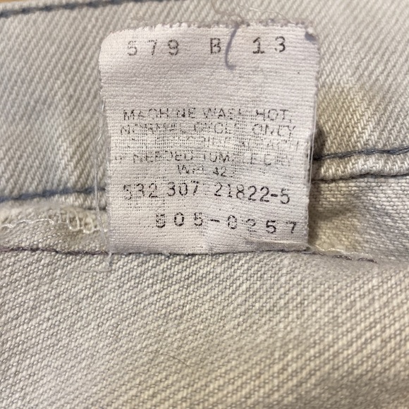 Vintage Womens Levi’s 505 cutoff high waisted shorts with fringe detail grey 33 - Picture 11 of 16